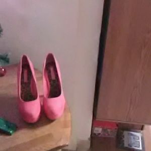 Pink Stiletto's size 9